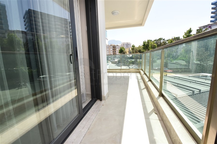 شقة 1+1 مطلة على البحر في مجمع متميز