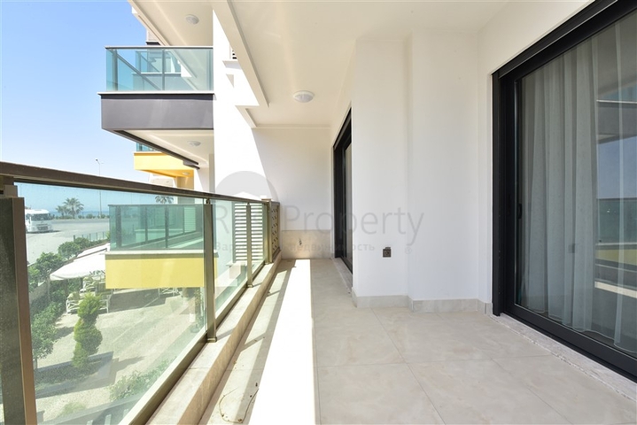 شقة 1+1 مطلة على البحر في مجمع متميز