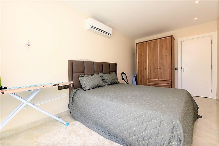 شقة 1+1 مطلة على البحر في مجمع متميز