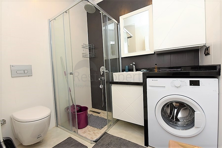 شقة 1+1 مطلة على البحر في مجمع متميز