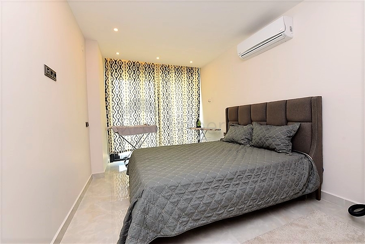 شقة 1+1 مطلة على البحر في مجمع متميز