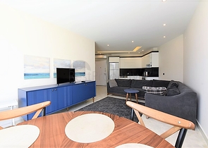 شقة 1+1 مطلة على البحر في مجمع متميز