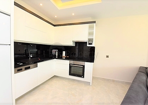 شقة 1+1 مطلة على البحر في مجمع متميز