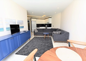 شقة 1+1 مطلة على البحر في مجمع متميز