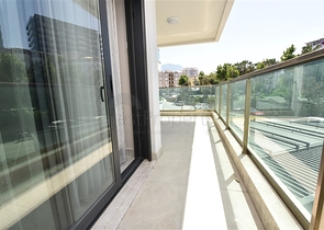 شقة 1+1 مطلة على البحر في مجمع متميز