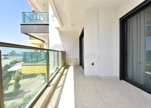 شقة 1+1 مطلة على البحر في مجمع متميز