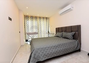 شقة 1+1 مطلة على البحر في مجمع متميز