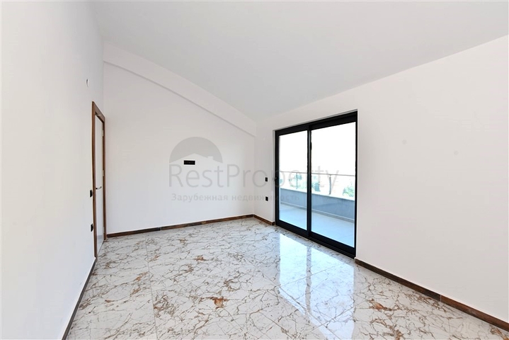 مكتب فاخر في وسط ألانيا