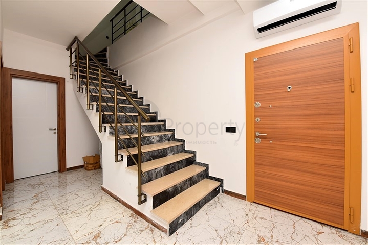 مكتب فاخر في وسط ألانيا