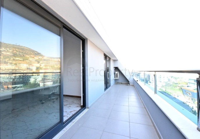 مكتب فاخر في وسط ألانيا