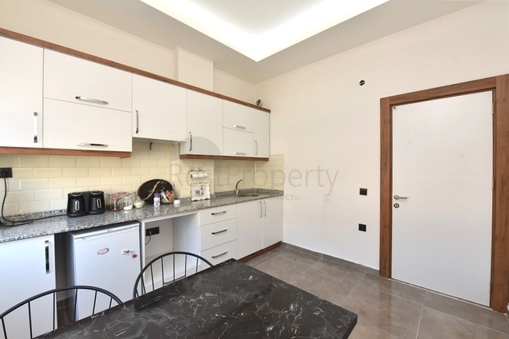 مكتب فاخر في وسط ألانيا