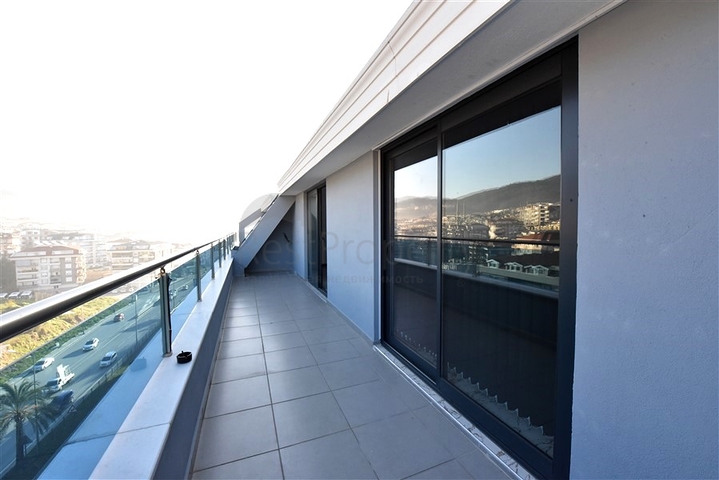 مكتب فاخر في وسط ألانيا