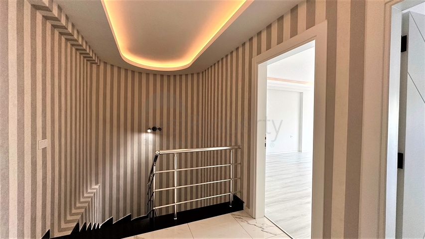 بنتهاوس 2+1 في وسط محمودلار مطل على الجبل 