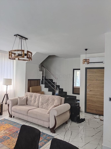 دوبلكس 2 + 1 في كلا الغرفتين دوبلكس 2 + 1 في كلا الغرفتين