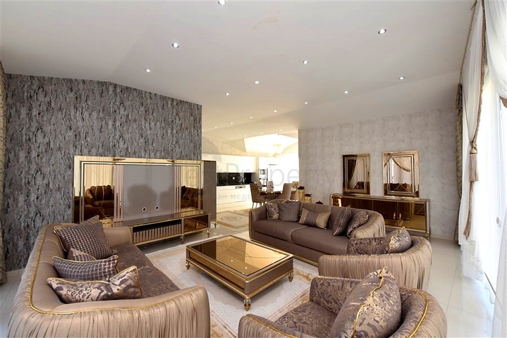 دوبلكس واسع 2 + 1 في منطقة كيستل