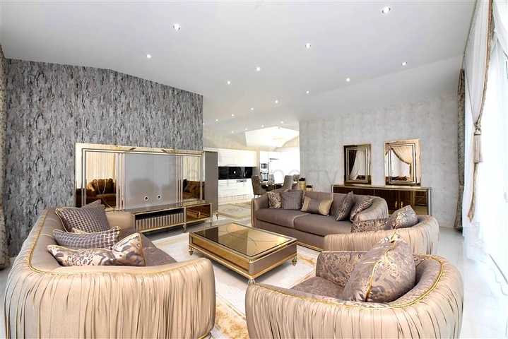 دوبلكس واسع 2 + 1 في منطقة كيستل