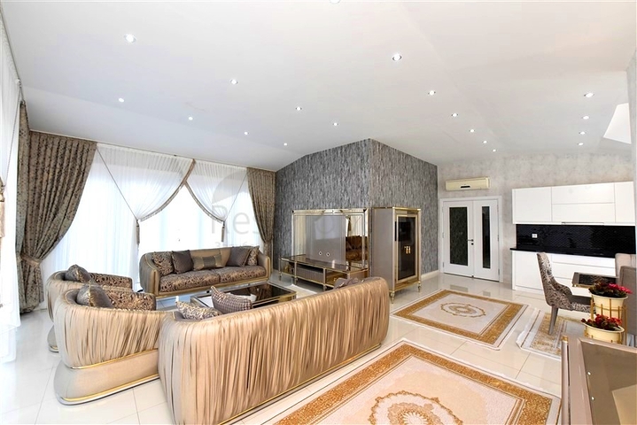 دوبلكس واسع 2 + 1 في منطقة كيستل