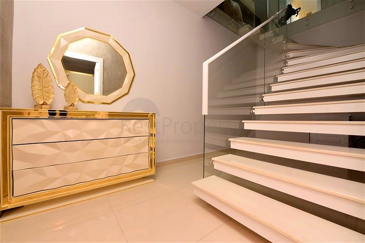 شقة من غرفتي نوم مع أثاث مصمم في منطقة كيستل