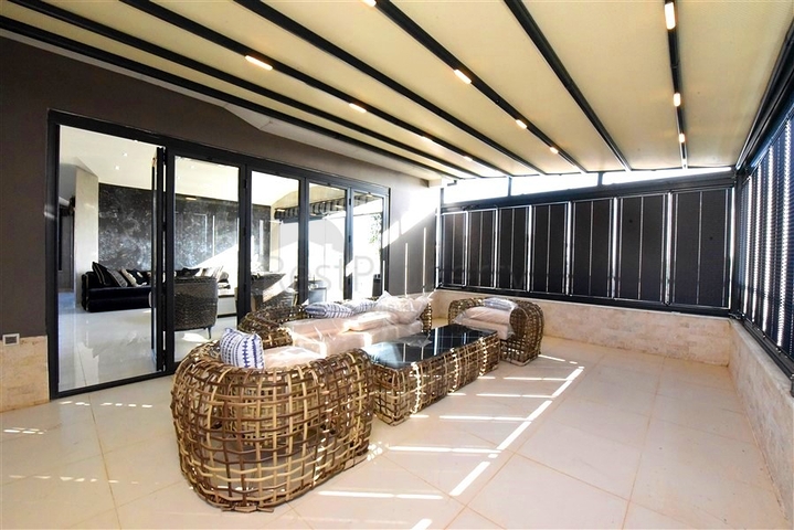 شقة من غرفتي نوم مع أثاث مصمم في منطقة كيستل