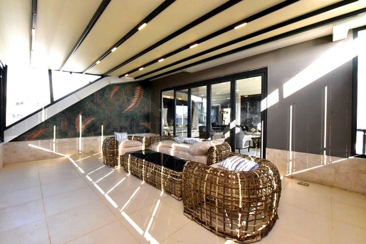 شقة من غرفتي نوم مع أثاث مصمم في منطقة كيستل