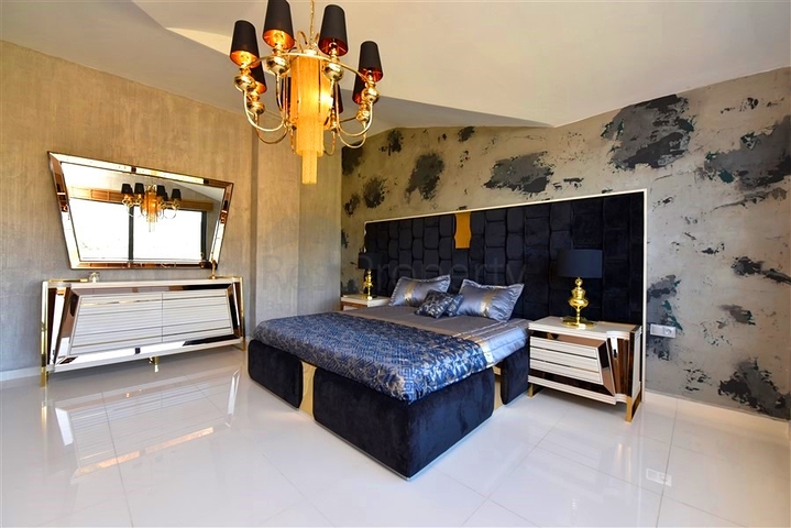 شقة من غرفتي نوم مع أثاث مصمم في منطقة كيستل