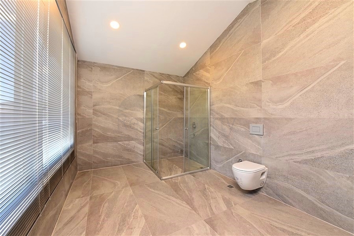 شقة من غرفتي نوم مع أثاث مصمم في منطقة كيستل