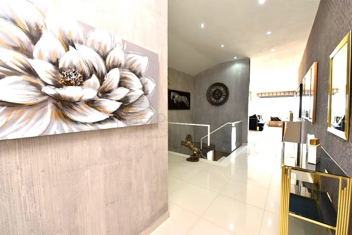 شقة من غرفتي نوم مع أثاث مصمم في منطقة كيستل