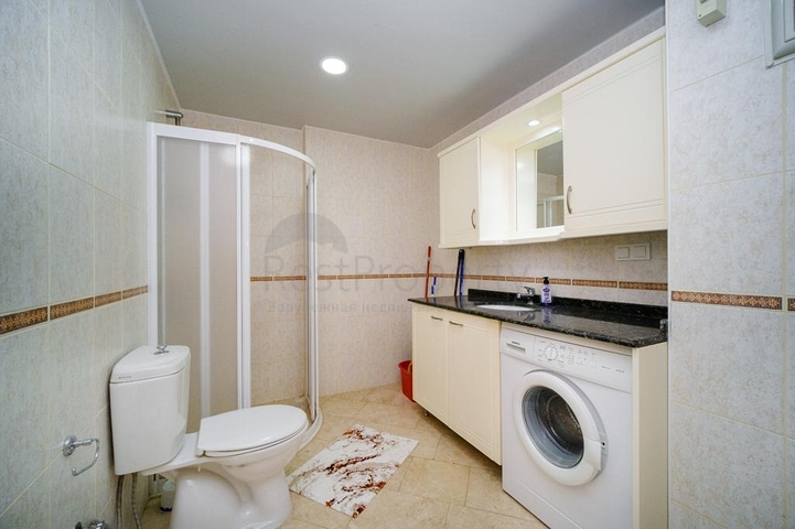 شقة فاخرة مطلة على البحر والقلعة في منطقة توسمور           شقة فاخرة مطلة على البحر والقلعة في منطقة توسمور