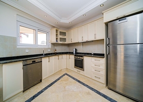 شقة فاخرة مطلة على البحر والقلعة في منطقة توسمور           شقة فاخرة مطلة على البحر والقلعة في منطقة توسمور