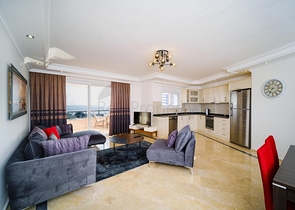 شقة فاخرة مطلة على البحر والقلعة في منطقة توسمور           شقة فاخرة مطلة على البحر والقلعة في منطقة توسمور