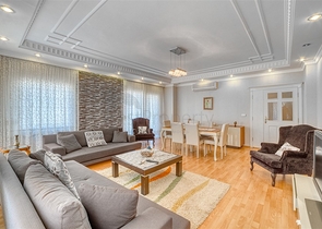 شقة فسيحة في وسط ألانيا