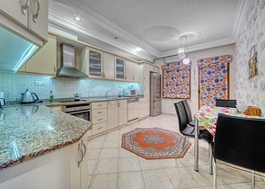 شقة فسيحة في وسط ألانيا