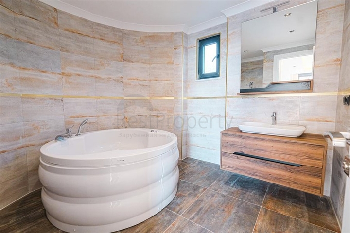 فيلا في منطقة خلابة من ألانيا