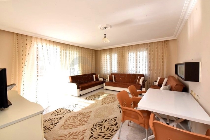 شقة للمعيشة والتأجير بسعر مغري 