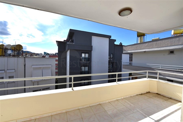 شقة للمعيشة والتأجير بسعر مغري 