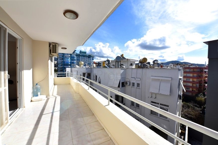 شقة للمعيشة والتأجير بسعر مغري 