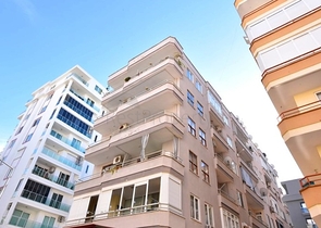 شقة للمعيشة والتأجير بسعر مغري 