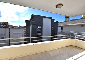 شقة للمعيشة والتأجير بسعر مغري 