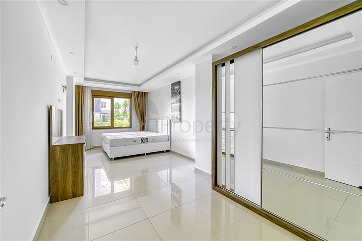 دوبلكس 3 + 1 مع حديقة خاصة في منطقة كستل