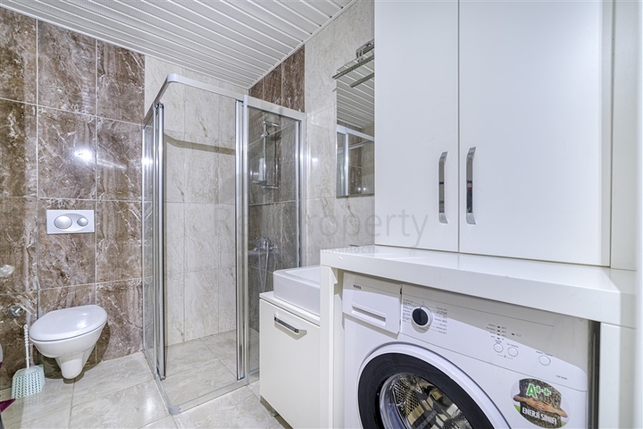 دوبلكس 3 + 1 مع حديقة خاصة في منطقة كستل