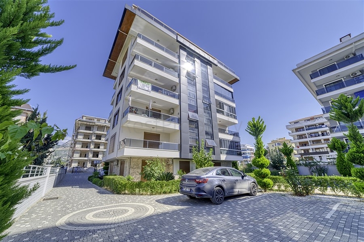 دوبلكس 3 + 1 مع حديقة خاصة في منطقة كستل