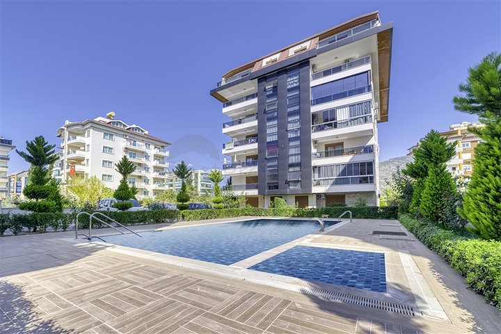 دوبلكس 3 + 1 مع حديقة خاصة في منطقة كستل