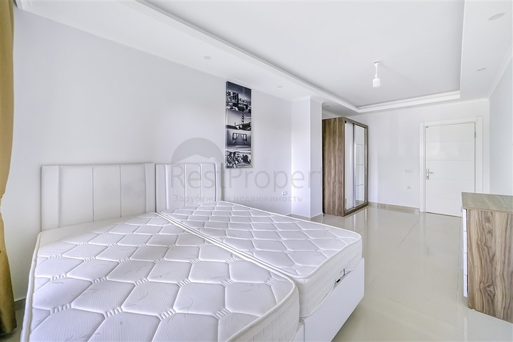 دوبلكس 3 + 1 مع حديقة خاصة في منطقة كستل