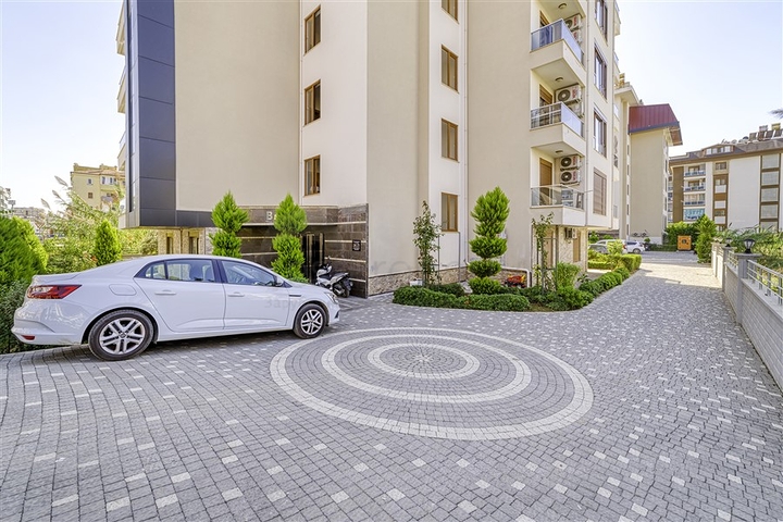 دوبلكس 3 + 1 مع حديقة خاصة في منطقة كستل