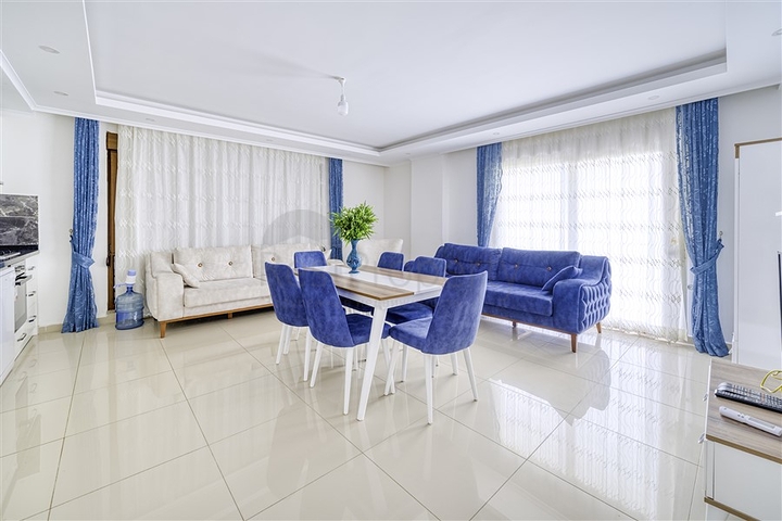 دوبلكس 3 + 1 مع حديقة خاصة في منطقة كستل