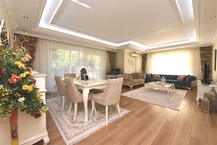 شقة 3+1 مع مطبخ منفصل في وسط ألانيا