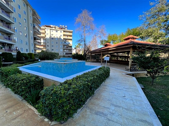 شقة 3+1 مع مطبخ منفصل في وسط ألانيا