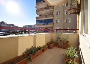 شقة 3+1 مع مطبخ منفصل في وسط ألانيا