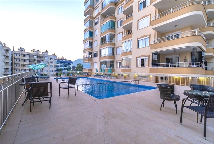 شقة كبيرة في السطر الأول