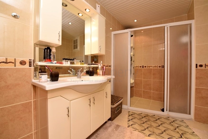 شقة كبيرة في السطر الأول